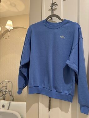 Alo Sweatshirt in Crystal Clear Blue